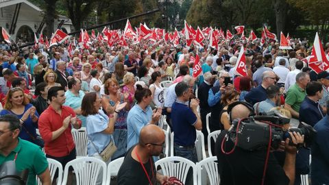 Asistentes al acto de la campa�a de Pedro S�nchez para reivindicar los logros de su Gobierno en Oviedo