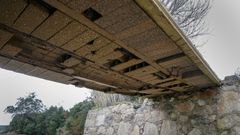 La rampa ha perdido varios bloques de cemento y corre peligro de venirse abajo