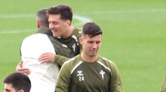 Carlos Dom�nguez y Manu Fern�ndez, en el entrenamiento del Celta de este martes en la Cidade Deportiva Afouteza.