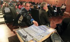 Representantes de todos los colectivos sociales de A Illa acudieron a la llamada de la cofrad�a. 