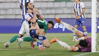 Carmona lamentando el remate del empate de Il Demoni.