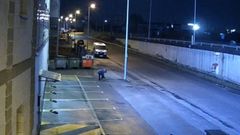 Un detenido grabado robando tapas de alcantarilla en Siero