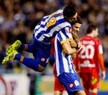 Culio abraza a Juan Dom�nguez despu�s del espectacular gol del Naron�s, que supuso el 1-1 frente al Numancia.