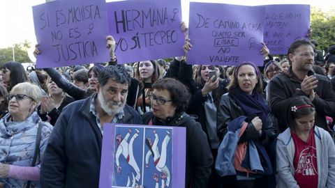 Carteles de protesta en el Obelisco, en A Corua