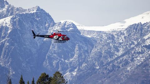 El avin de los buscadores de Teton durante una maniobra de rescate con Lifeseeker.