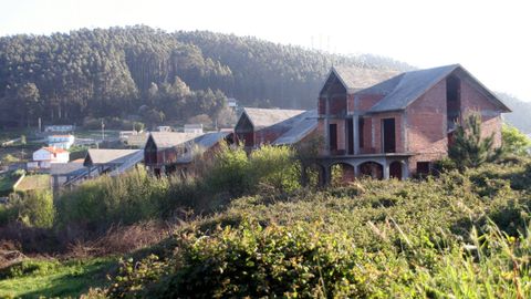 Grupo de chalés abandonados en O Baleo, en Pantín