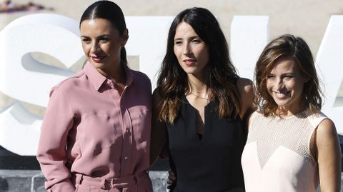 Las actrices Miren Ibarguren , Marta Etura  y Brbara Goenaga, durante la presentacin de Kalebegiak