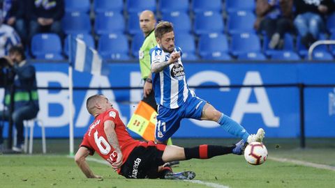 Fede Cartabia pugna por un baln durante un duelo ante el Mallorca de la temporada 2018-2019.