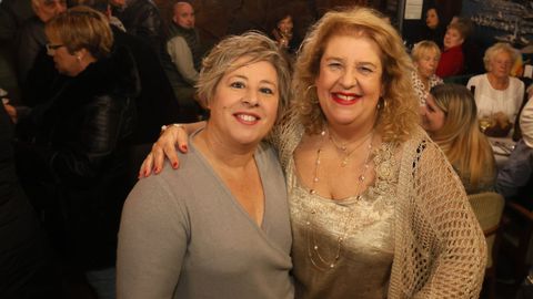 Marian Mart�nez Garc�a y Mar�a Jes�s Neira S�nchez, en otro momento de la noche