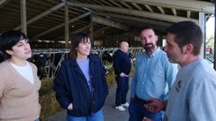 Pont�n visitou a granxa Pazos xunto con Juan Jos� Blanco, alcalde de Mazaricos.