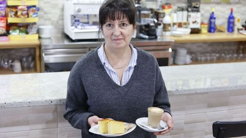 Bar Delicias en As Nogais, Lugo.El caf cuesta 1,30 y no viene solo, va siempre acompaado de bizcocho casero y un surtido de galletas.