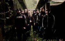 Dakidarr�a, como o seu nome indica, est� composto por m�sicos da r�a de Vigo. 