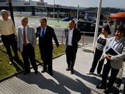 El alcalde y el presidente de Agrela visitaron la calle. 