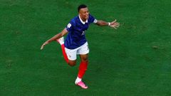 Mbapp� celebra el primer gol de los dos que marc� a ayer Suecia