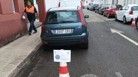 Seales prohibiendo parar y estacionar en Betanzos por la subida de la marea