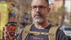 Javier Pacio busca a su cu�ado, Agust�n Fad�n (en el m�vil).