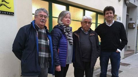 Juan Santiago, Servanda Garc�a y Manuel Abu�n, miembros de la gestora del PSOE en Vegadeo, acompa�ados por Jes�s Guti�rrez.Juan Santiago, Servanda Garc�a y Manuel Abu�n, miembros de la gestora del PSOE en Vegadeo, acompa�ados por Jes�s Guti�rrez