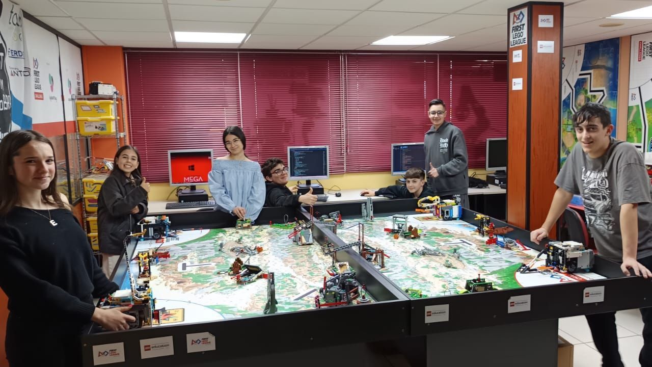 El equipo Robot City Pobra viaja a Burgos para ganar la First Lego League