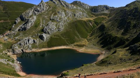 Lago de la Cueva. GDR Camin Real de la Mesa  