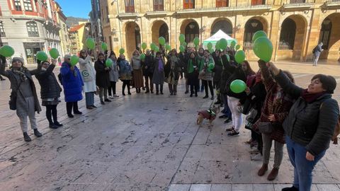 Participantes del acto celebrado esta ma�ana en Oviedo contra el c�ncer