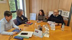 La consejera de Educaci�n, Eva Ledo, se ha reunido este martes con el vicepresidente de la Asociaci�n de Vecinos Nuevo Roces, Miguel Bernardo, para explicarle los detalles de la apertura del Colegio P�blico de Nuevo Roces de Gij�n