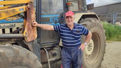 Jos� Francisco Caama�o, ganadero de Mazaricos, est� cerca de jubilarse.