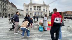 Punto de recogida e informacin, hoy domingo, delante de la pera de Zrich