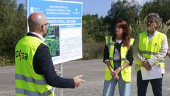 Conselleira y alcalde de Ortigueira conocieron detalles t�cnicos de la obra. 