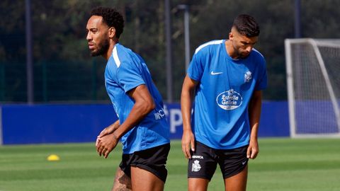 Aubameyang y Zakaria, durante una sesi&oacute;n de entrenamiento en el D&eacute;por Training Center.