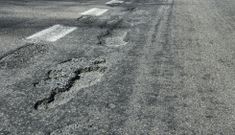 Estado del firme en el lugar de la AC-840 donde muri� el motorista el s�bado. 