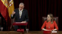 Representantes de ERC y PDeCAT entonan la ?Gr�ndola Vila Morena? tras la intervenci�n de Rebelo de Sousa