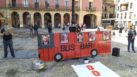BusBar de Hosteler�a Con Conciencia frente al Ayuntamiento