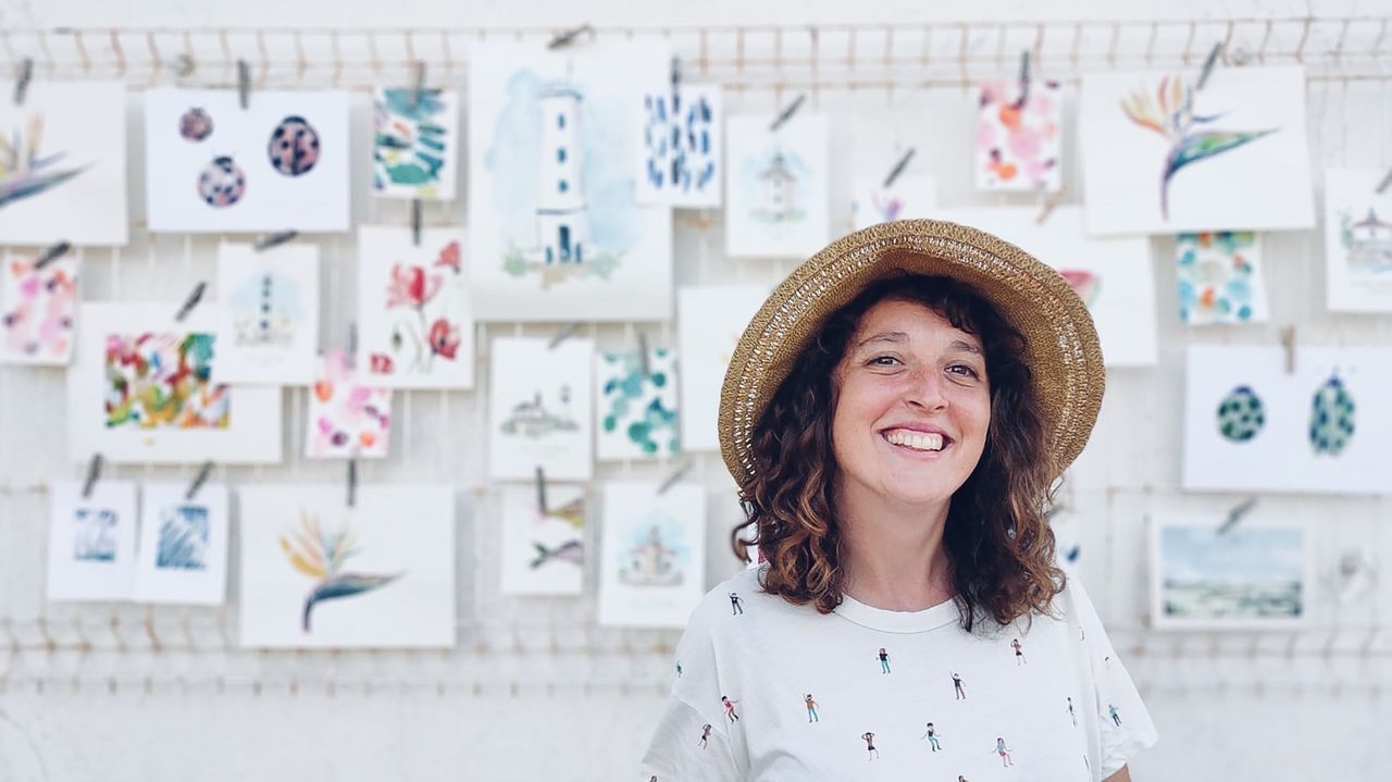 «No teníamos tele, así que empecé a dibujar»: la ilustradora gallega que convirtió su pasatiempo en un trabajo soñado