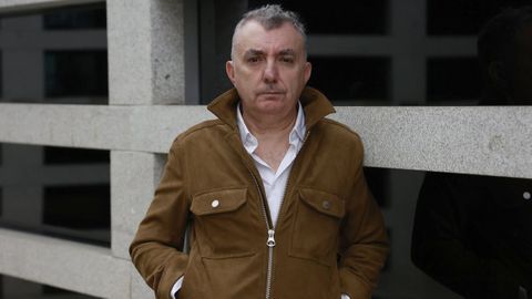 El escritor Manuel Vilas en la Fundaci&oacute;n Lu&iacute;s Seoane, de A Coru&ntilde;a, en el 2024, justo antes de la presentaci&oacute;n de &laquo;El mejor libro del mundo&raquo;.