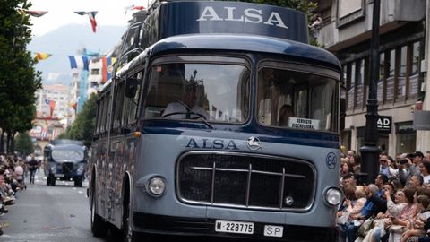 Las calles del centro de Oviedo acogen este jueves el tradicional desfile del día de América en Asturias, en su 72 edición