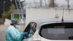 En una de las entradas del HUYLA se realizan test r�pidos a personas con cita previa y que tengan s�ntomas