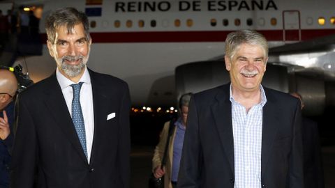 Alfonso Dastis, acompa�ado por el embajador de Espa�a en Per�, Ernesto de Zulueta