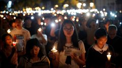 Decenas de miles de personas participaron en un vigilia en Hong Kong  para recordar el 30 aniversario de la matanza de Tiananmen, en un claro desaf�o a Pek�n.