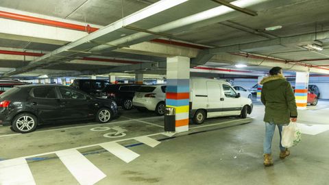 El estacionamiento del centro comercial de Cee tiene m�s de cien plazas