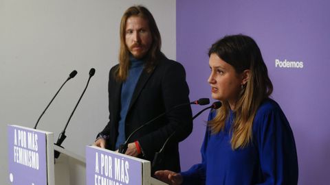 Los portavoces de Unidas Podemos, Pablo Fernndez y Alejandra Jacinto, en la rueda de prensa celebrada en la sede del partido