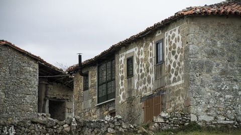 Una casa en A Algueira, en la parroquia de Pinol, perteneciente a Sober