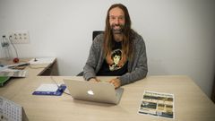 David Garc�a conta ca s�a oficina privada e taller no viveiro de empresas de Boiro. 