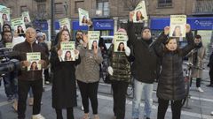 Familiares y amigos de Esther L�pez protestaron este viernes a las puertas de los juzgados de Valladolid, donde acudi� a declarar �scar S, el �nico investigado por la muerte de la joven en enero del 2022