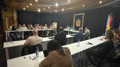 La corporaci�n municipal de Ribeira en el pleno extraordinario para debatir sobre la futura residencia de mayores