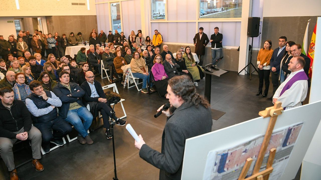 Carragoso inaugura con pompa un local social ejemplar por la ayuda entre administraciones