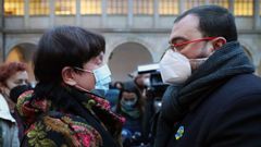 El presidente del Principado de Asturias, Adri�n Barb�n, y la presidenta de la asociaci�n de ucranianos de Asturias, Olena Kosenko