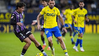 Guille Bueno y Tabatadze, en un lance del Cdiz-Valladolid