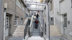 Escaleras mecánicas cubiertas en Adelaida Muro