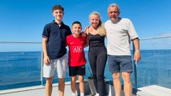 Robert y Donna con sus dos hijos, Liam (de 14 a�os) y Lucas (de 11), que llevan toda la vida viviendo en Melbourne, en Australia.