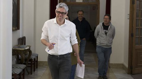 Iv&aacute;n Rivas a su llegada la rueda de prensa en el Concello, en la que anunci&oacute; que no concurrir&aacute; a las pr&oacute;ximas municipales.
